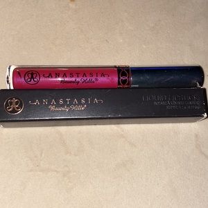 Anastasia beverly hills sugar plum Provides a weightlesscomfortable matte finish